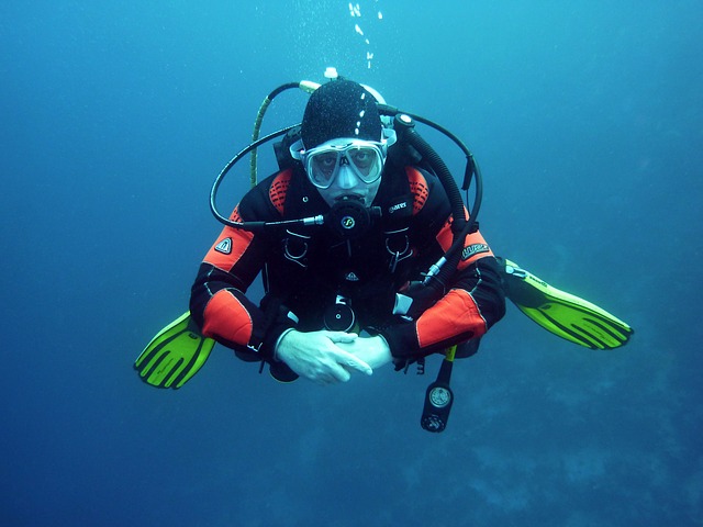 Picture of Diver Using Drysuit and Drysuit Undergarment Materials